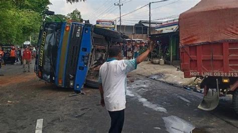 Kecelakaan Maut Tadi Pagi Seorang Pemotor Tewas Mobil Dan Motor