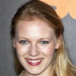 Emma Bell - Age, Family, Bio | Famous Birthdays