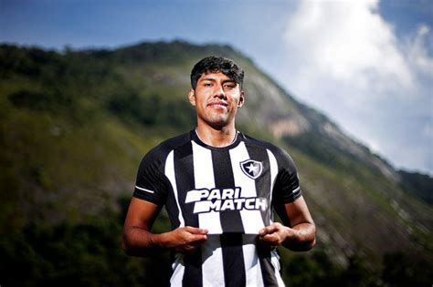 Botafogo Anuncia Contrata O Do Zagueiro Equatoriano Luis Segovia Mh