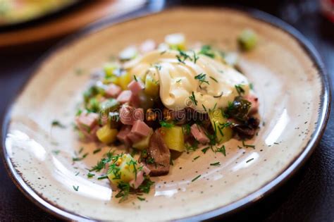 Salada Batatas Creme Azedo E Cogumelos Foto De Stock Imagem De