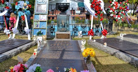 Elvis Presleys Grave At Graceland In Memphis Tennessee Encircle Photos