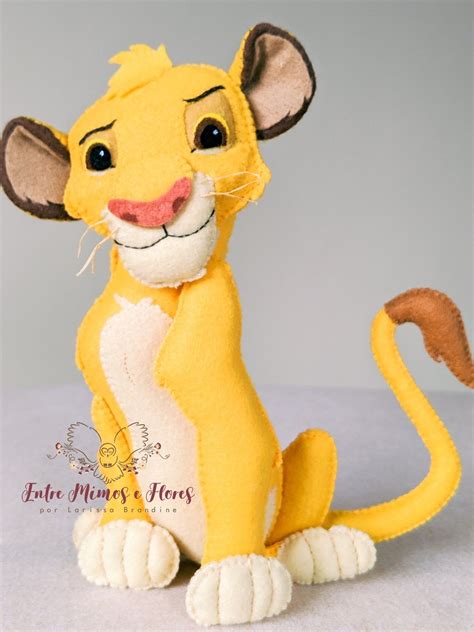 Boneco 2D em feltro que fica em pé sozinho do Simba O Rei Leão Sewing