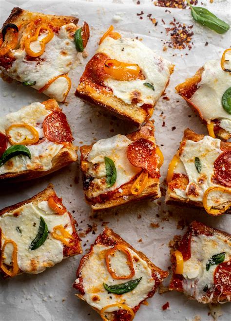 Garlic Bread Pizza Easy Garlic Bread Pizzas