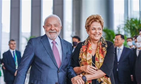 Lula diz que Dilma merece pedido de desculpas após arquivamento de ação