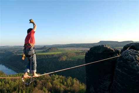 Saiba como montar o kit de slackline e começar a praticar o esporte