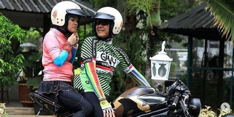 Naik Motor Berboncengan Begini Kiatnya Biar Aman Berita