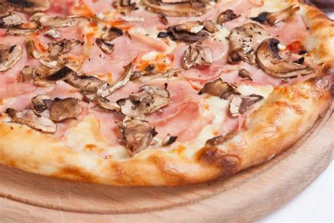 Pizza Prosciutto E Funghi Semplice Ingegnoso E Delizioso