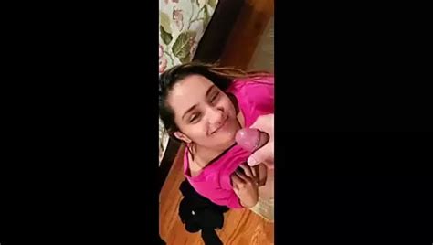 Moslima Babe Violet Gems Viert Mardi Gras Met Natte Cumshot Op Haar Mooie Gezicht Hijab