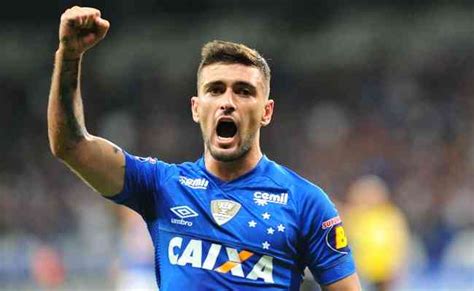 Destaque Por Cruzeiro E Fla Arrascaeta Atinge Gols No Futebol