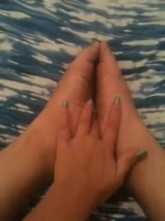 Amica Si Massaggia I Piedi Sexy Free Porn E Xhamster