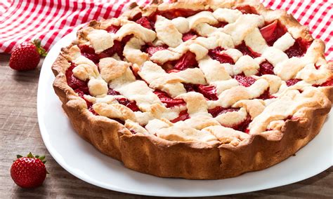 Torta Al Rabarbaro E Fragole Le Uova Maia