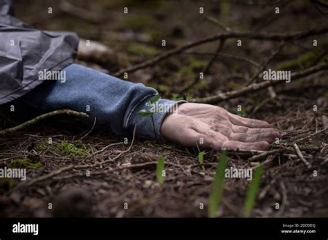 Cadavre Au Sol Banque De Photographies Et Dimages Haute R Solution