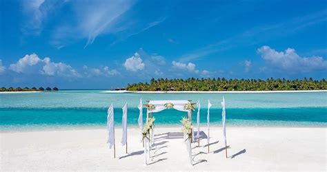 Top 4 exquisite honeymoon resorts in Maldives.