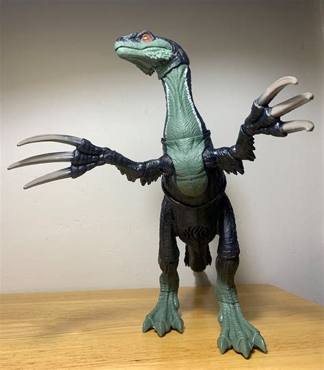 Therizinosaurus (Jurassic World: Dominion, Sound Slashin’ by Mattel) – Dinosaur Toy Blog