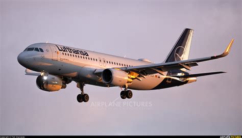 Photo of Lufthansa Airbus A320 (D-AIZR) by Piotr Knurowski (Frankfurt ...