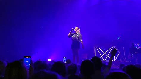 Louane Les Excuses Tu M As Dit Live At Cirque Royal Brussels