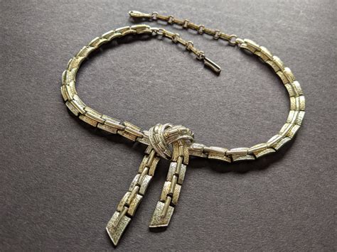 Vintage Jewelcraft Coro Lovers Knot Necklace S Pale Gold Tone