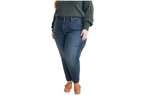 The 7 Best Curvy Jeans for Curvy Bodies