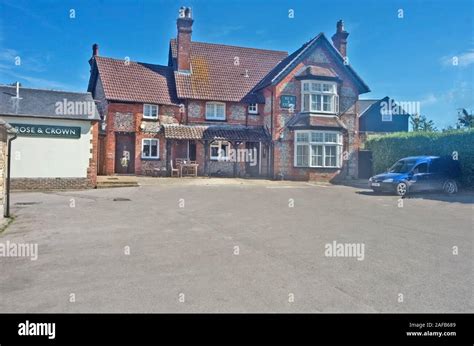 Bulford Village Wiltshire Rose And Crown Stock Photo Alamy