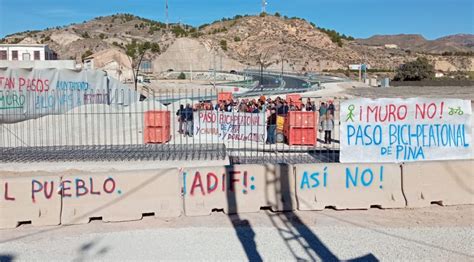 La Insensibilidad De Adif Condenar A Los Vecinos De Tercia A La