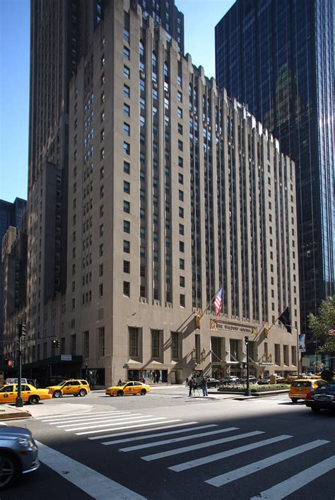 Waldorf Astoria To Be Sold In A 1 95 Billion Deal The New York Times