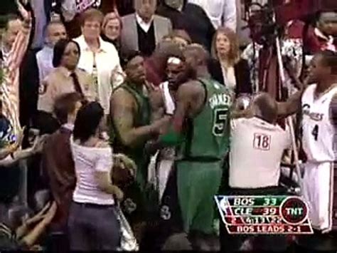 Lebron James Tells Mom To Sit Down After Foul 5 12 08 Vidéo Dailymotion