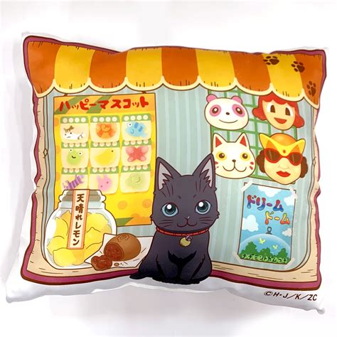 【kadokawa公式ショップ】ふしぎ駄菓子屋 銭天堂 ダイカットクッション 金色の招き猫＆墨丸 グッズ｜カドカワストア