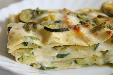 Lasagne Cremose Con Besciamella Asparagi Selvatici E Zucchine