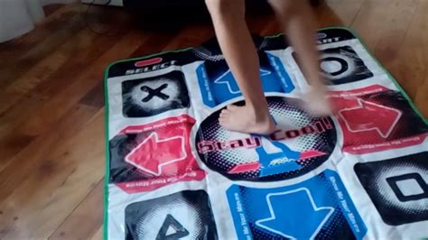 Jugando Con Una Alfombra Hecha Para Bailar Camigamer W Youtube