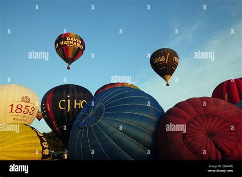 Massed Hot Air Balloons Take To The Skies In Bristol International Balloon Fiesta 2022 Stock