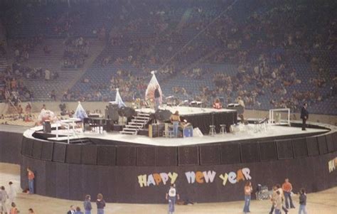 December 31 1975 Pontiac Silverdome And The Unusual Stage Set Up Elvis