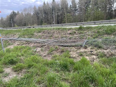 Unfall A1 Staufen Wildschutzzaun über 30 Meter hinweg abrasiert