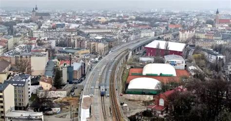 Coraz więcej torów na kolejostradzie przecinającej centrum Krakowa