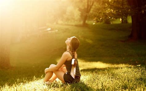 Wallpaper : 1920x1200 px, braids, grass, looking up, sitting, sunlight, women outdoors 1920x1200 ...