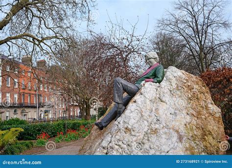 Memorial Statue Of Oscar Wilde Editorial Photo Image Of Granite