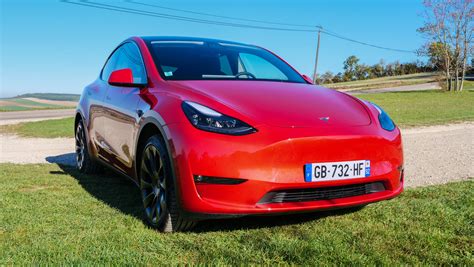 La Tesla Model Y arrive en France et y devient la moins chère de la gamme