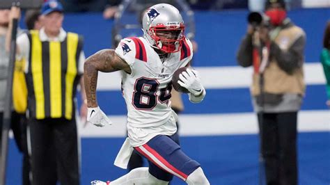 Patriots receiver Kendrick Bourne tore ACL on Sunday, report says