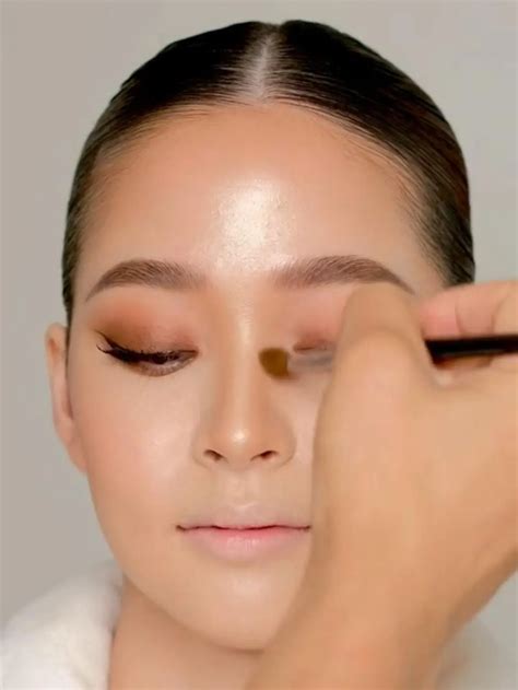 Simpel Dan Elegan Begini Tutorial Dan Tips Riasan Soft Classy Makeup