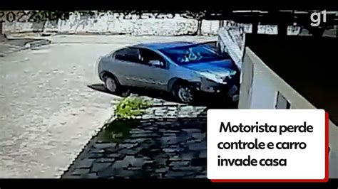 Motorista Perde Controle E Carro Invade Casa No Funcion Rios Ii Em