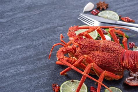 Langosta Hervida Cocida Cena Deliciosa Comida De Marisco Con Cuchillo Y