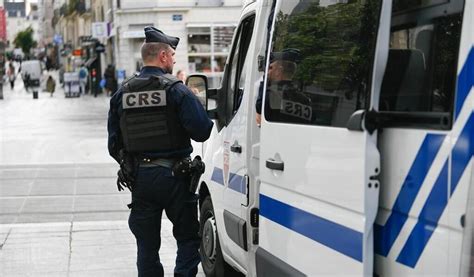 Ivre Au Volant Il Sins Re Dans Le Convoi Crs Et Les Suit Jusqu Leur