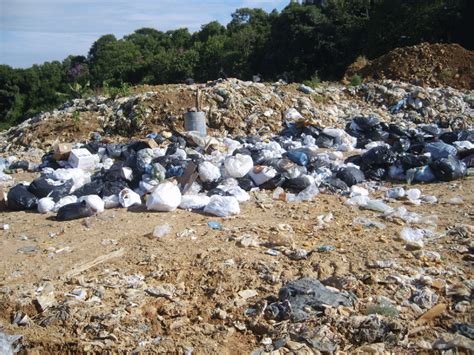 Lixo Disposto A C U Aberto No Munic Pio De Andradas Mg Em Maio De