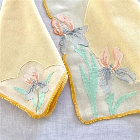 Irises Madeira Embroidery Placemat Set For 8 And Runner 17 Pieces