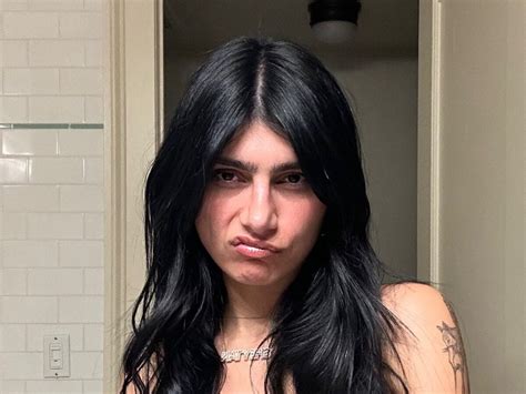 Mia Khalifa Aparece Nua Na Web Para Divulgar Perfil No OnlyFans