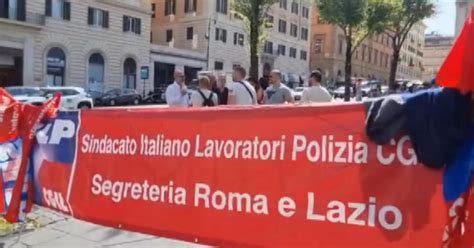 Poliziotti In Sit In A Roma Silp Cgil Per Sicurezza Servono Fatti