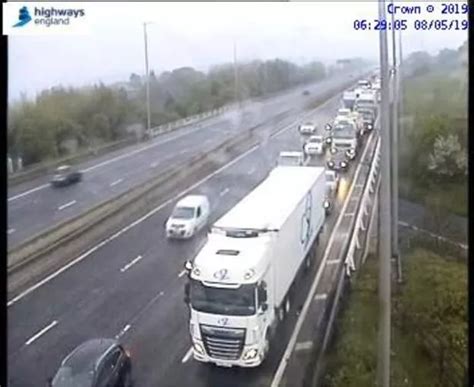 M62 Traffic Crash Closes Busy Motorway In Both Directions Mirror Online