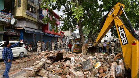 Temple And Mazaar Removed In Delhi S Bhajanpura To Pave Way For Flyover