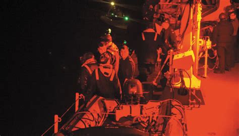 HMCS Ottawa rescues crew on burning vessel : Pacific Navy News