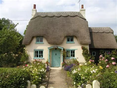 Chocolate Box Cottage - Everything You Need To Know - Village & Cottage