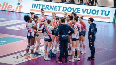 Pallavolo A Femminile Payne Punti Guida Messina Alla Vittoria